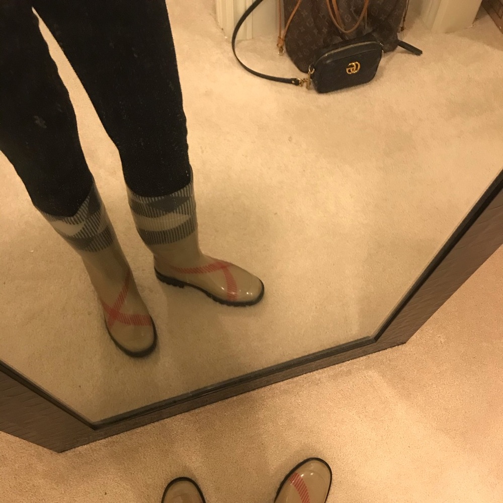 Authentic Burberry Rainboots! (Fits US Size 7-8) - Picture 5 of 6